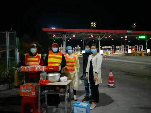 睦洲村村委会送来汤圆.jpg