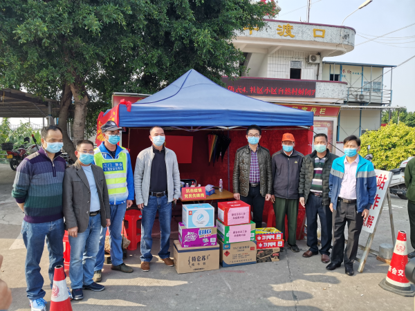 03 区总工会常务副主席冯培枝慰问江珠高速睦洲出口、大鳌新中渡口站点一线人员.jpg