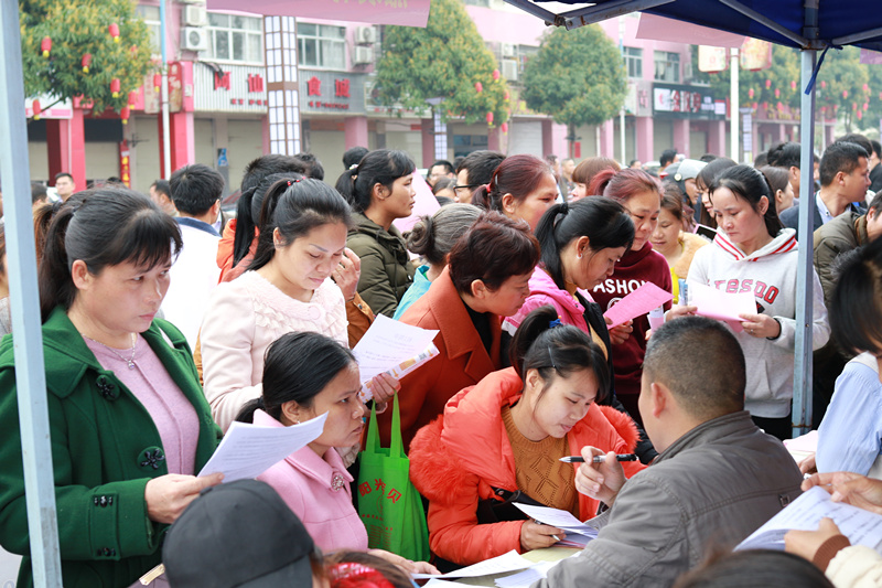 “春风行动”企业用工现场招聘会现场_副本.jpg