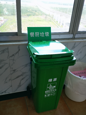 交通大厦食堂设置垃圾分类装置.jpg