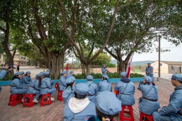 29期（红色体验教育实践活动，生动实践党的十九届五中全会精神）_10