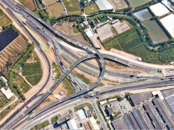 2020年12月31日，江门大道南（西）线梅冈互通立交试通车.jpg