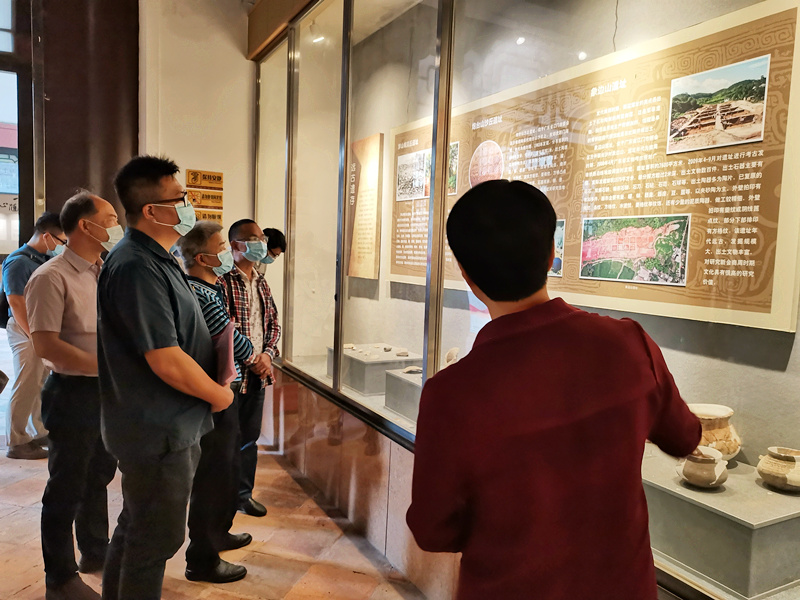 参观学宫_副本.jpg