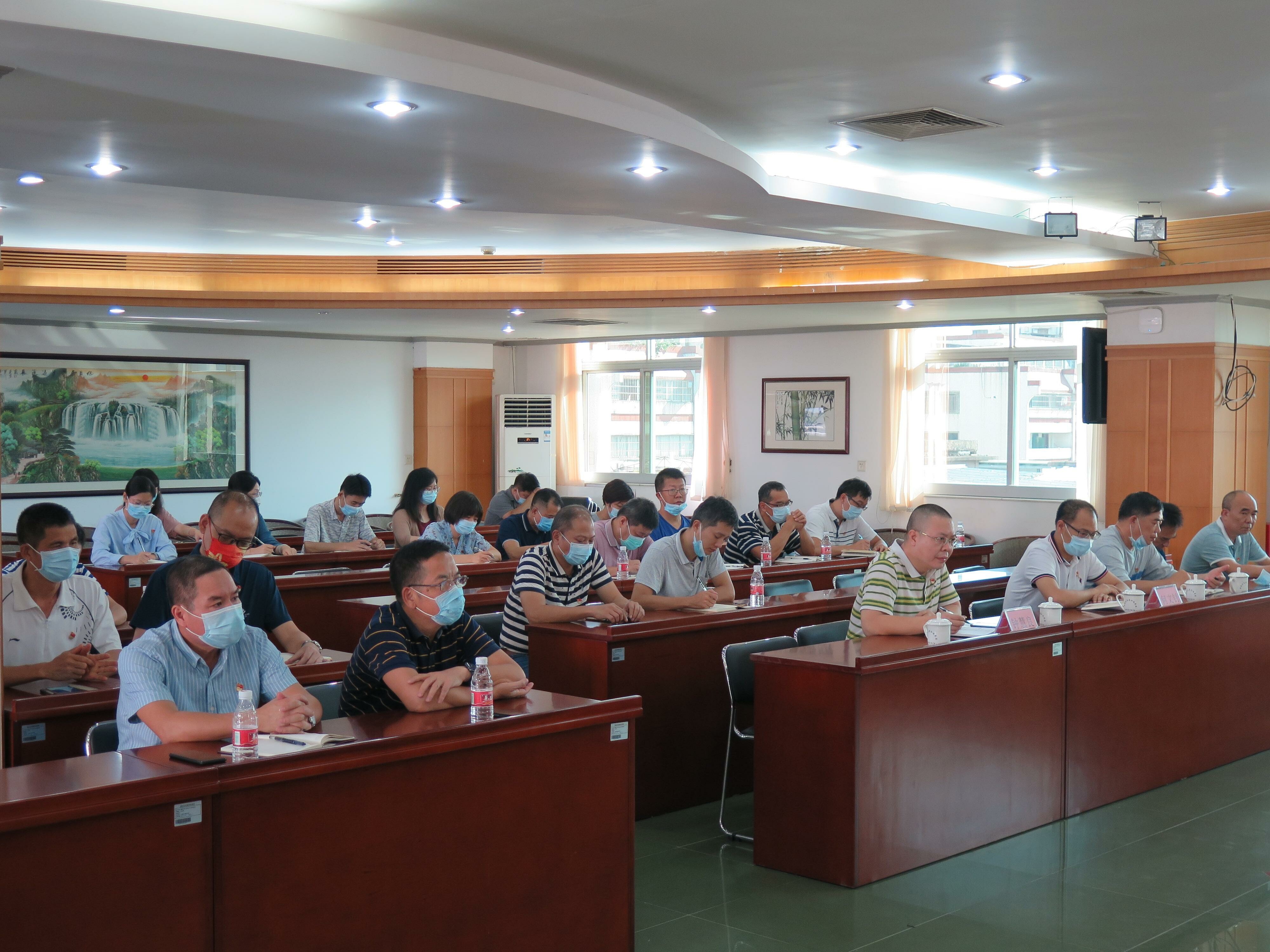  区发展和改革局召开争做“人民满意的公务员”活动动员会（信息） (1)_3