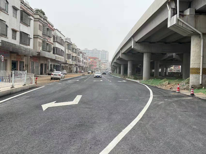 02利生跨线桥右幅辅道.jpg