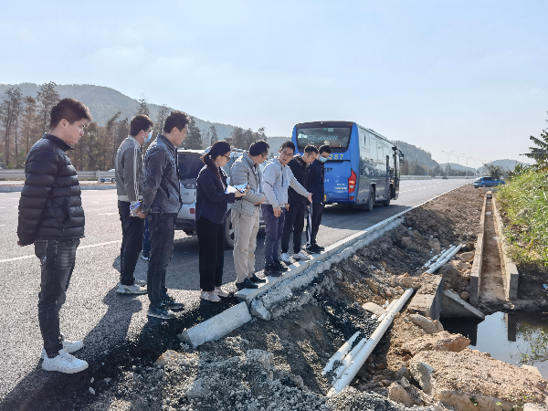 排查道路安全隐患督查现场.jpg