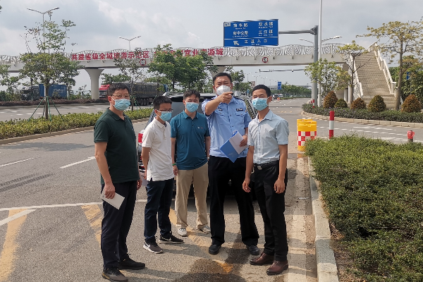 06交通、公安交警、会城街道办检查江门大道事故多发路段.jpg