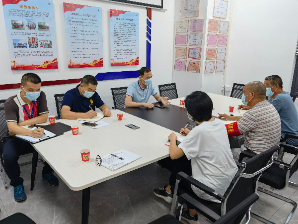 检查新会公汽.jpg