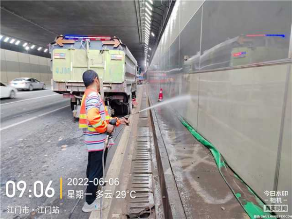 强化道路保洁.jpg