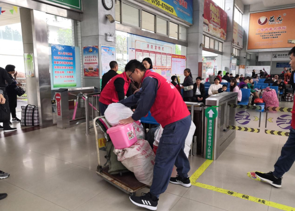 （第7期）“青春情暖暖冬行动”启动.jpg