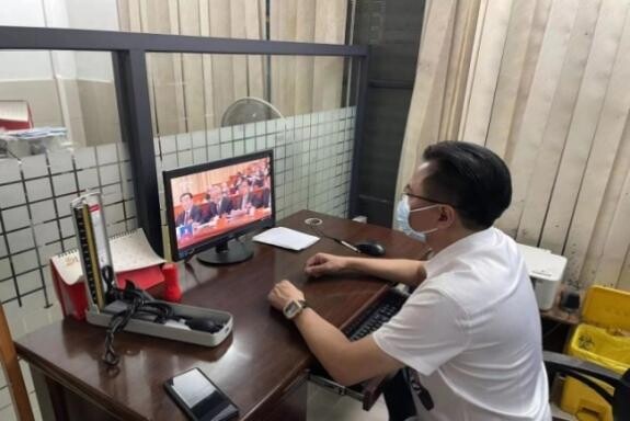 31期（区卫生健康系统党员干部职工收听收看党的二十大开幕会盛况）_6