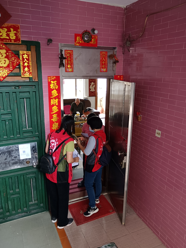 区市场监督管理局下沉城东社区第13网格开展疫情防控工作_编辑.jpg