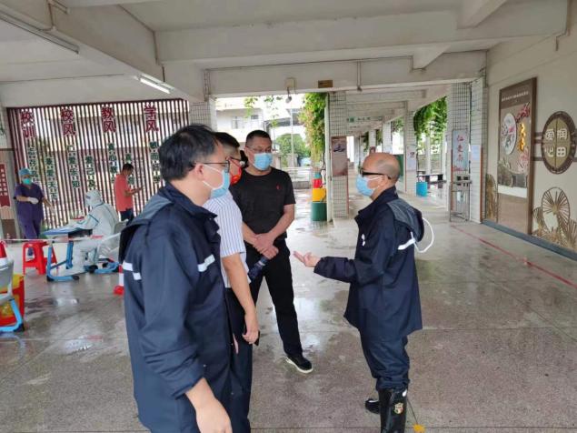 6.将简易工棚人员转移至官冲小学避险.jpg