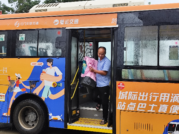 图4：快递成功进入行政村，进一步深化便民利民服务.jpg