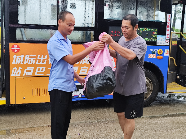 图5：快递成功进入行政村，进一步深化便民利民服务.jpg
