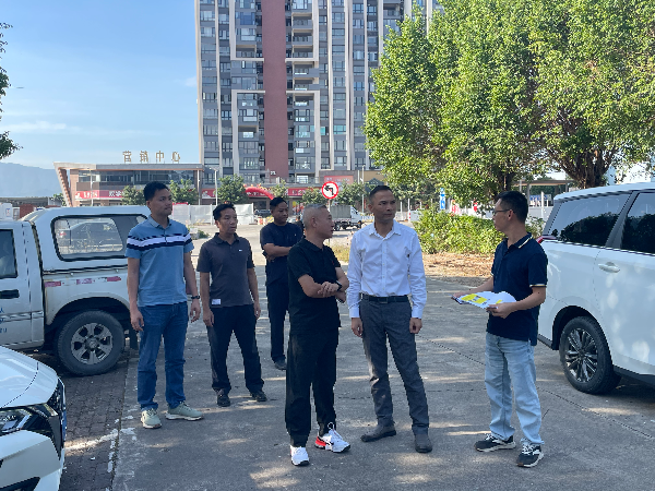会城街道办新会大道金港明珠路段临时车棚的拆除.jpg