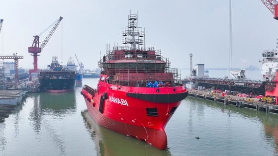 “新会造”65米三用工作船，下水！