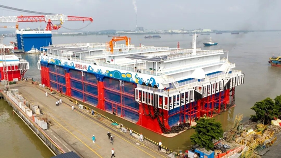 “新会造”深远海养殖平台“海陵岛1号”交付