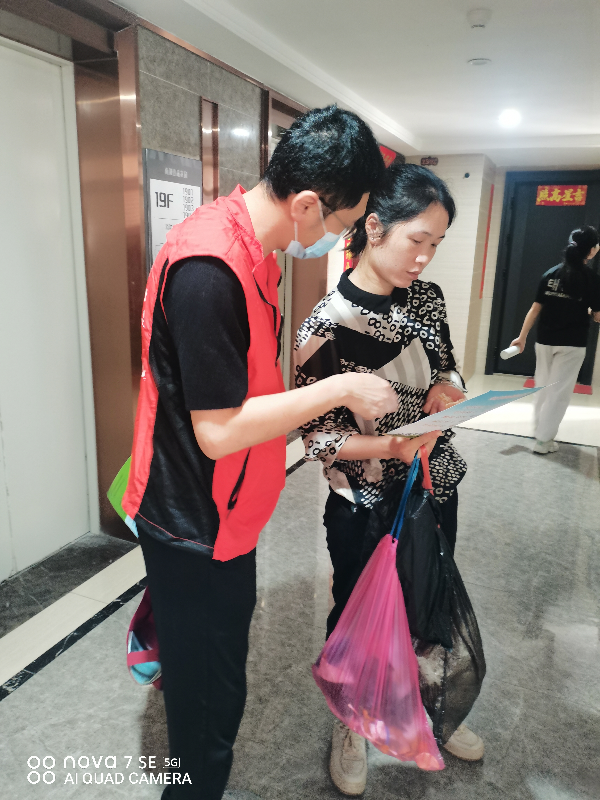 09 到社区开展文明入户宣传.jpg