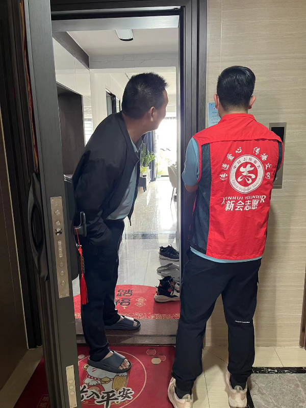 10 到社区开展文明入户宣传.jpg