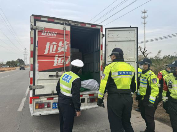 司前镇严厉打击交通违法行为.png