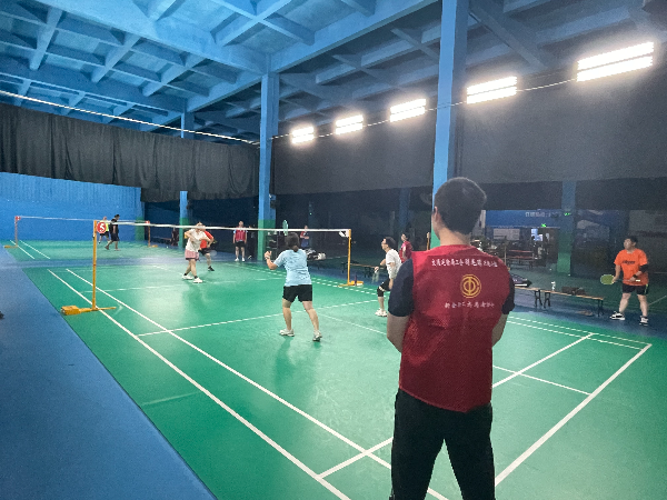 Friendly Interactions during the⁤ Badminton Exchange Competition