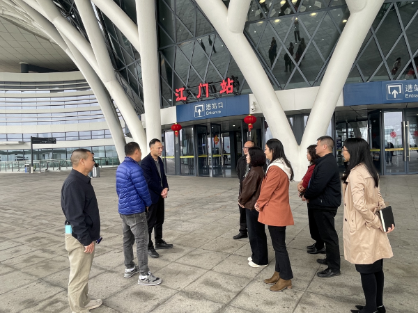 图2：前往江门站、新会公汽分公司开展走访慰问.jpg
