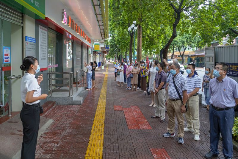 5采风团在北门社区参观_结果.jpg