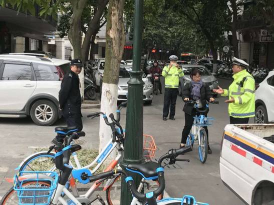 共享单车停在家门口要怎么处理 W020180517670644189319.jpg